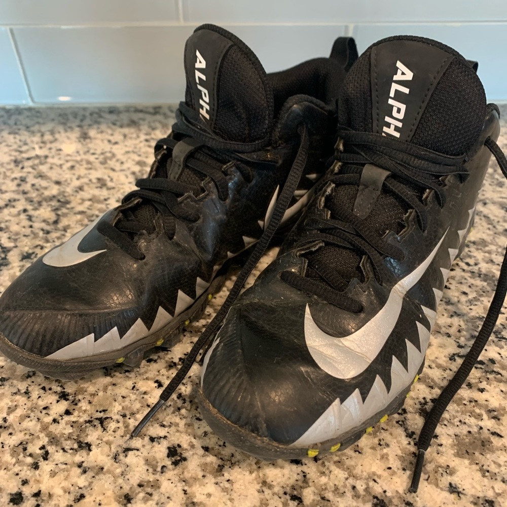 Boys Nike alpha football cleats size 4